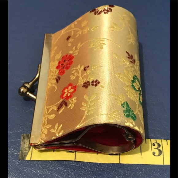 Silk floral kisslock coin purse - Picture 12 of 16